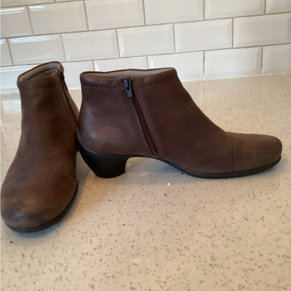 Leather ankle boot - Picture 5 of 9